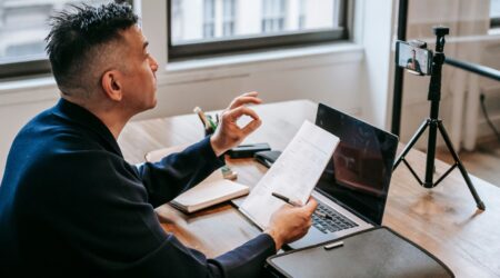 Diversifying Income with Beginner-Friendly Side Hustles