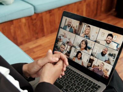 The Role of Fandoms in Building Online Communities